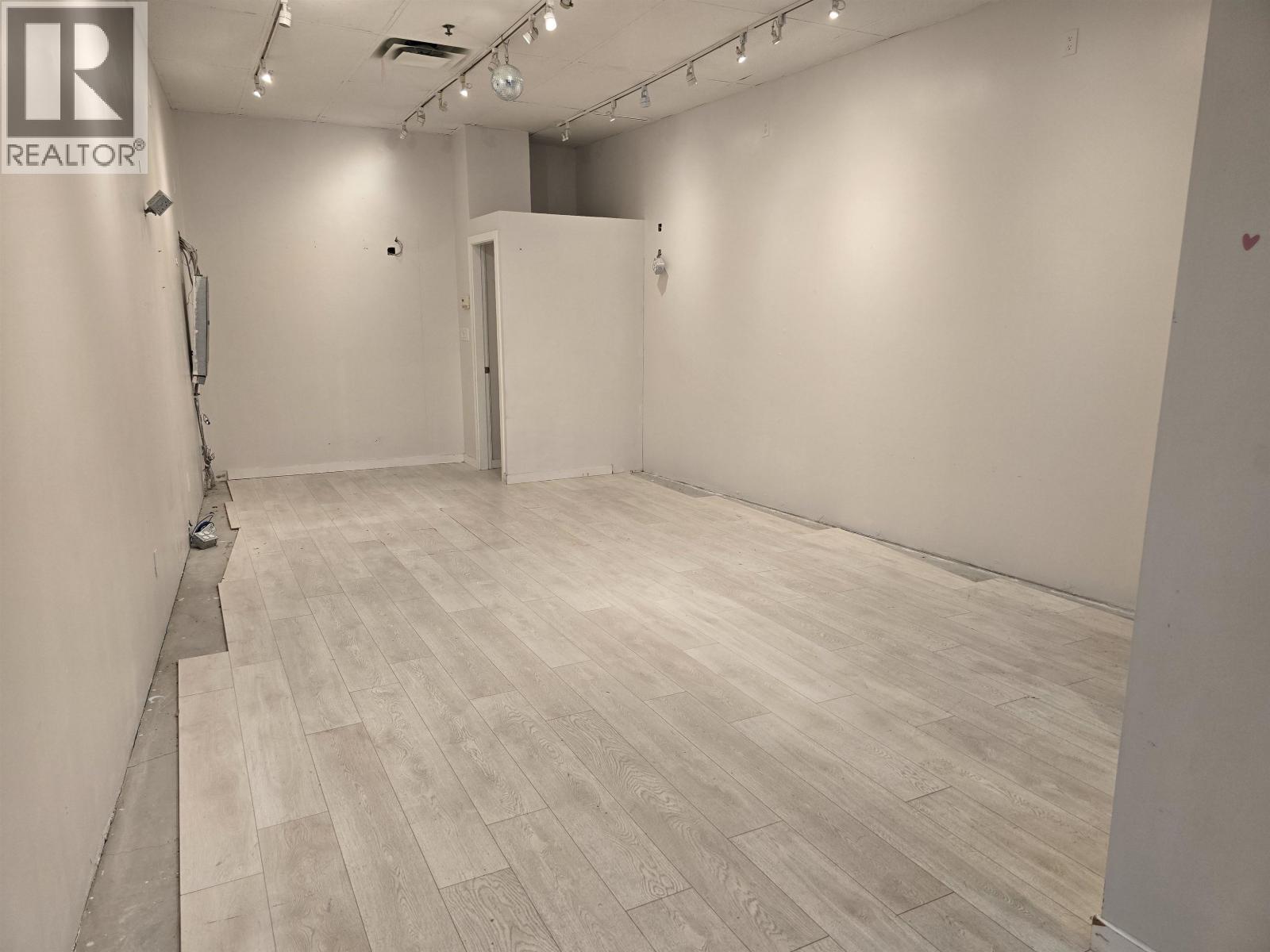 2311 4500 KINGSWAY — photo 3
