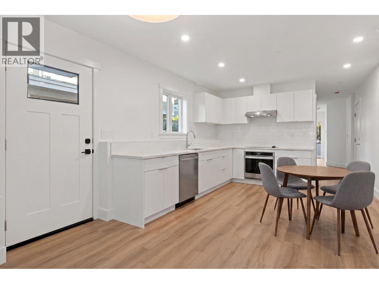 1 326 W 14TH STREET, North Vancouver