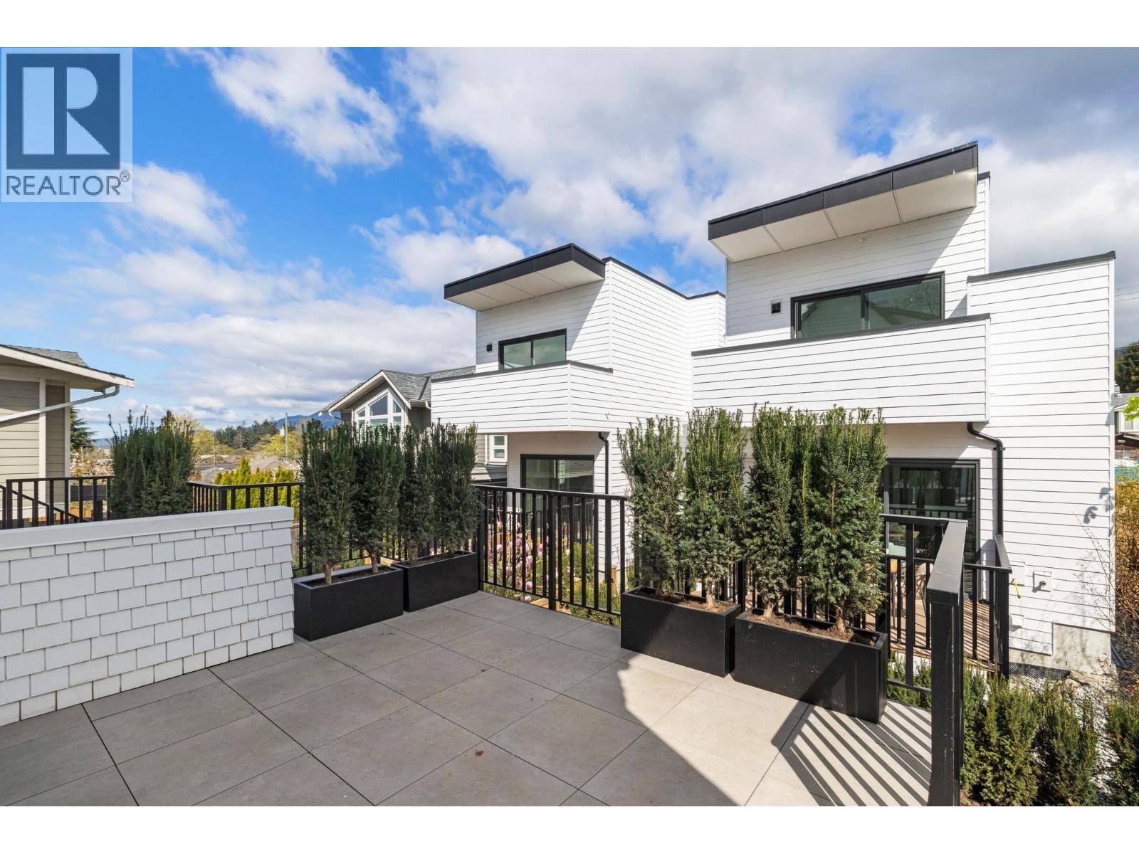 1 326 W 14TH STREET, North Vancouver