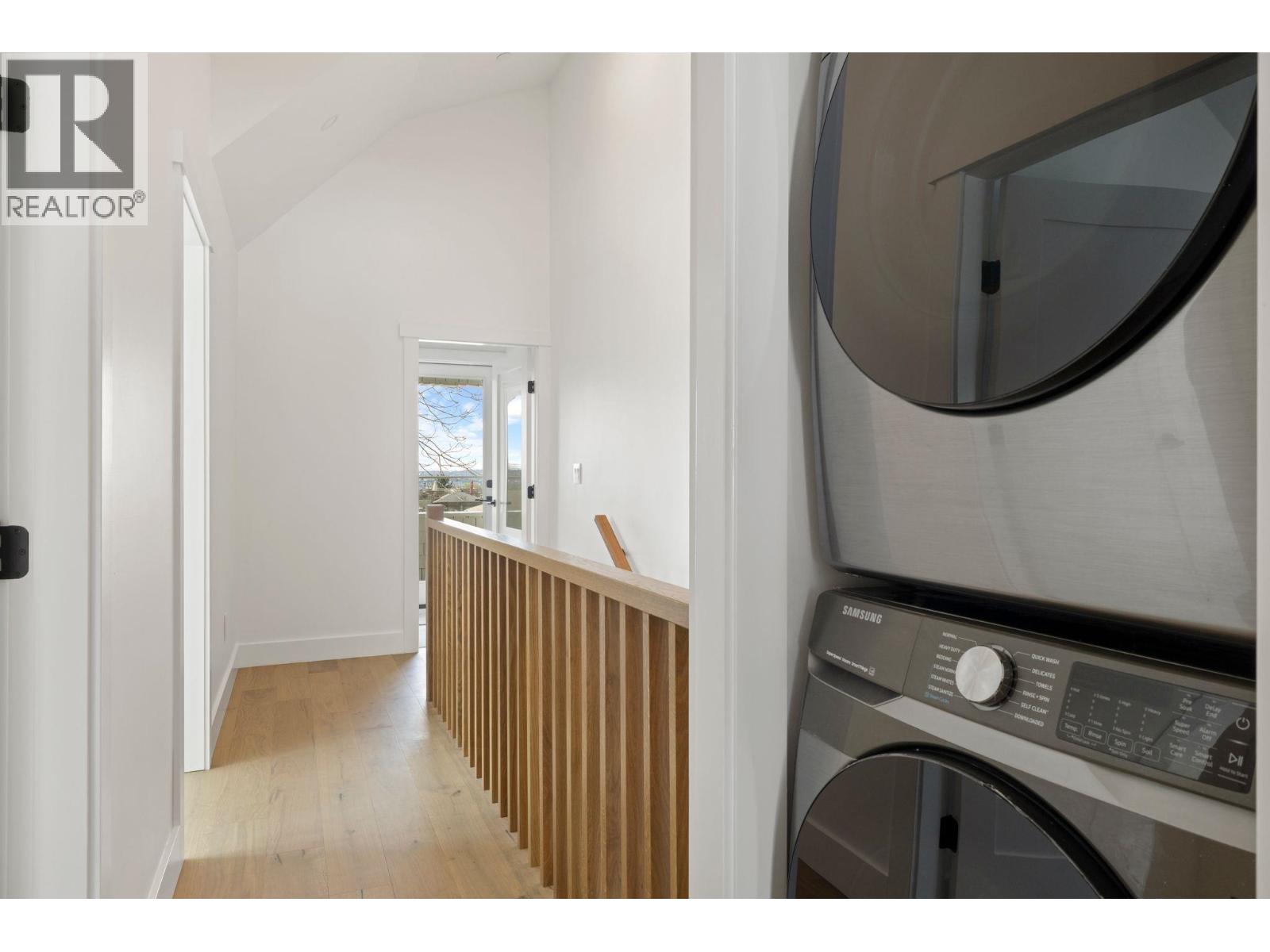 1 326 W 14TH STREET, North Vancouver
