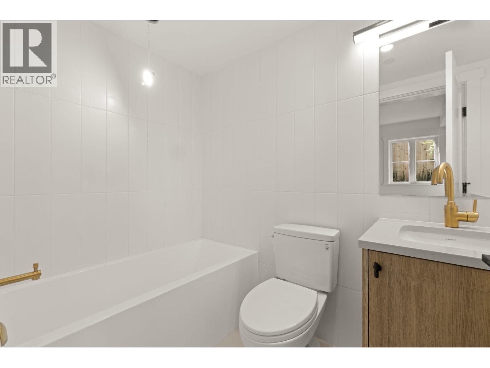 1 326 W 14TH STREET, North Vancouver