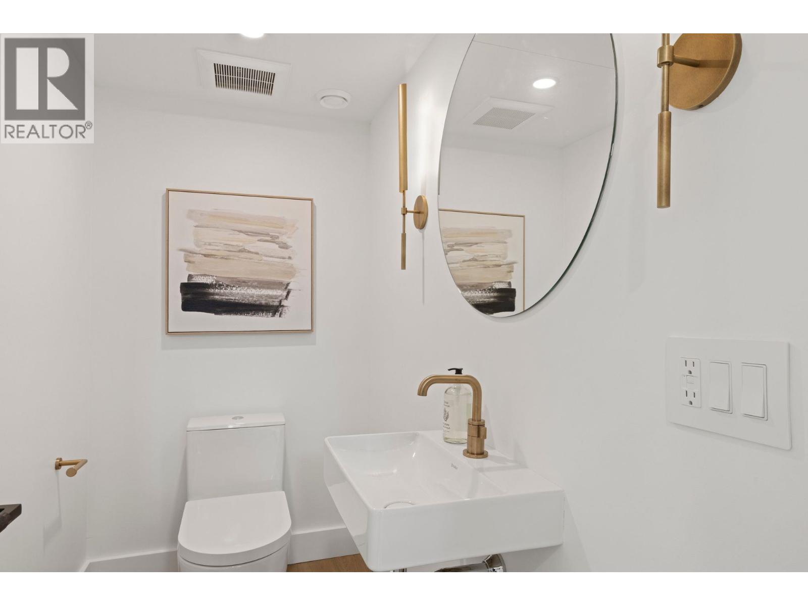 1 326 W 14TH STREET, North Vancouver