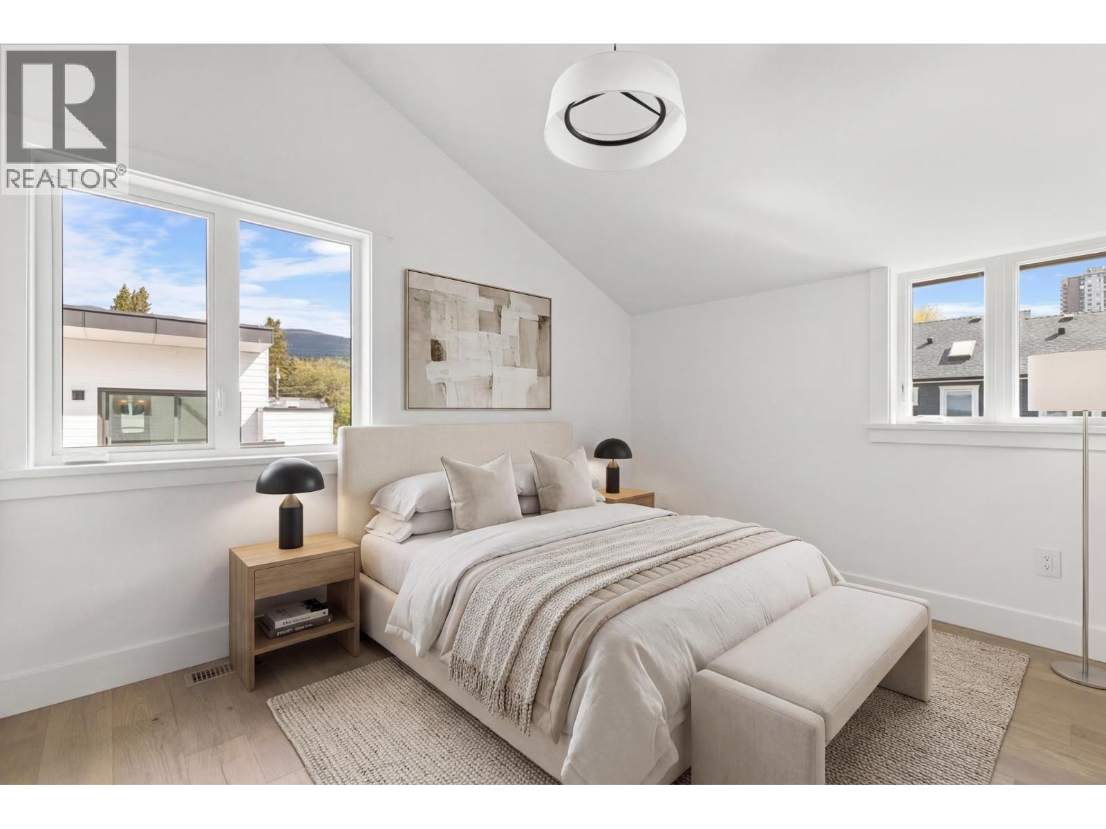 1 326 W 14TH STREET, North Vancouver