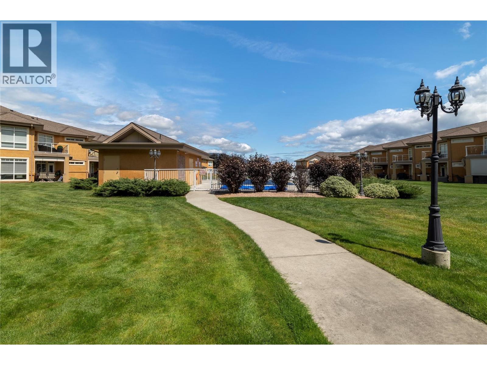 3570 Woodsdale Road Unit# 305, Lake Country