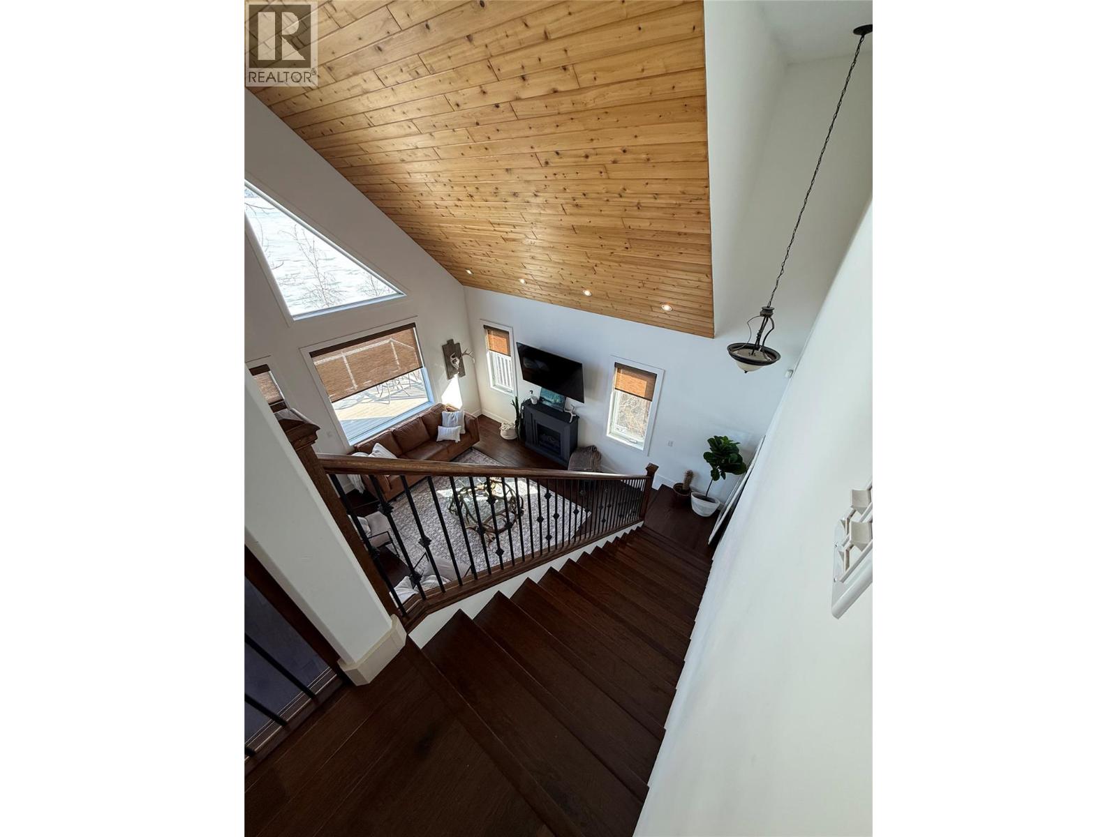 6986 South Moberly Lake Road, Moberly Lake