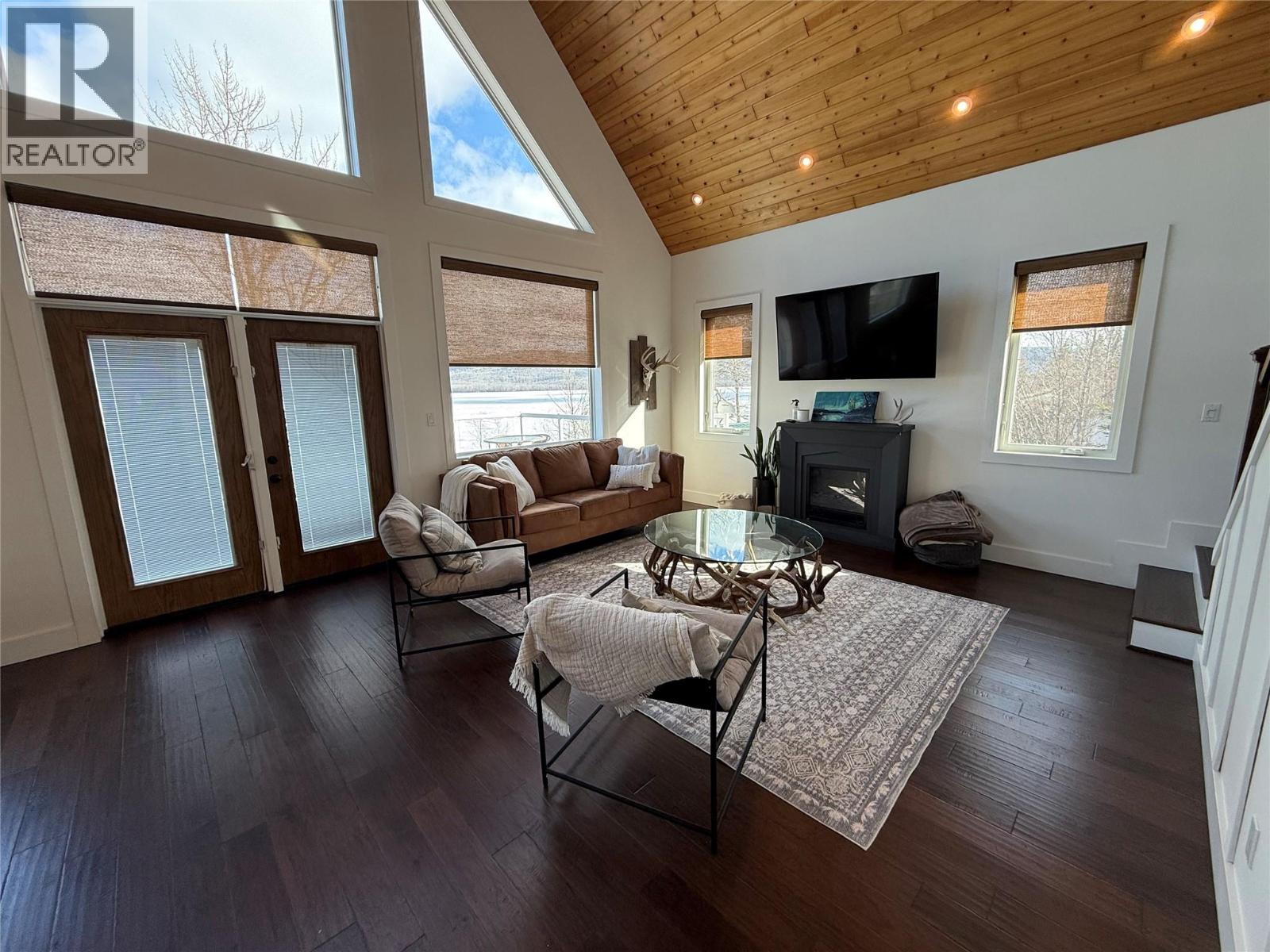 6986 South Moberly Lake Road, Moberly Lake