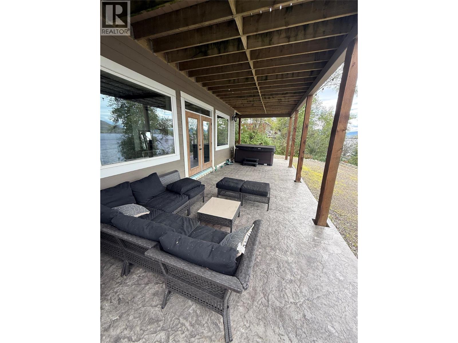 6986 South Moberly Lake Road, Moberly Lake