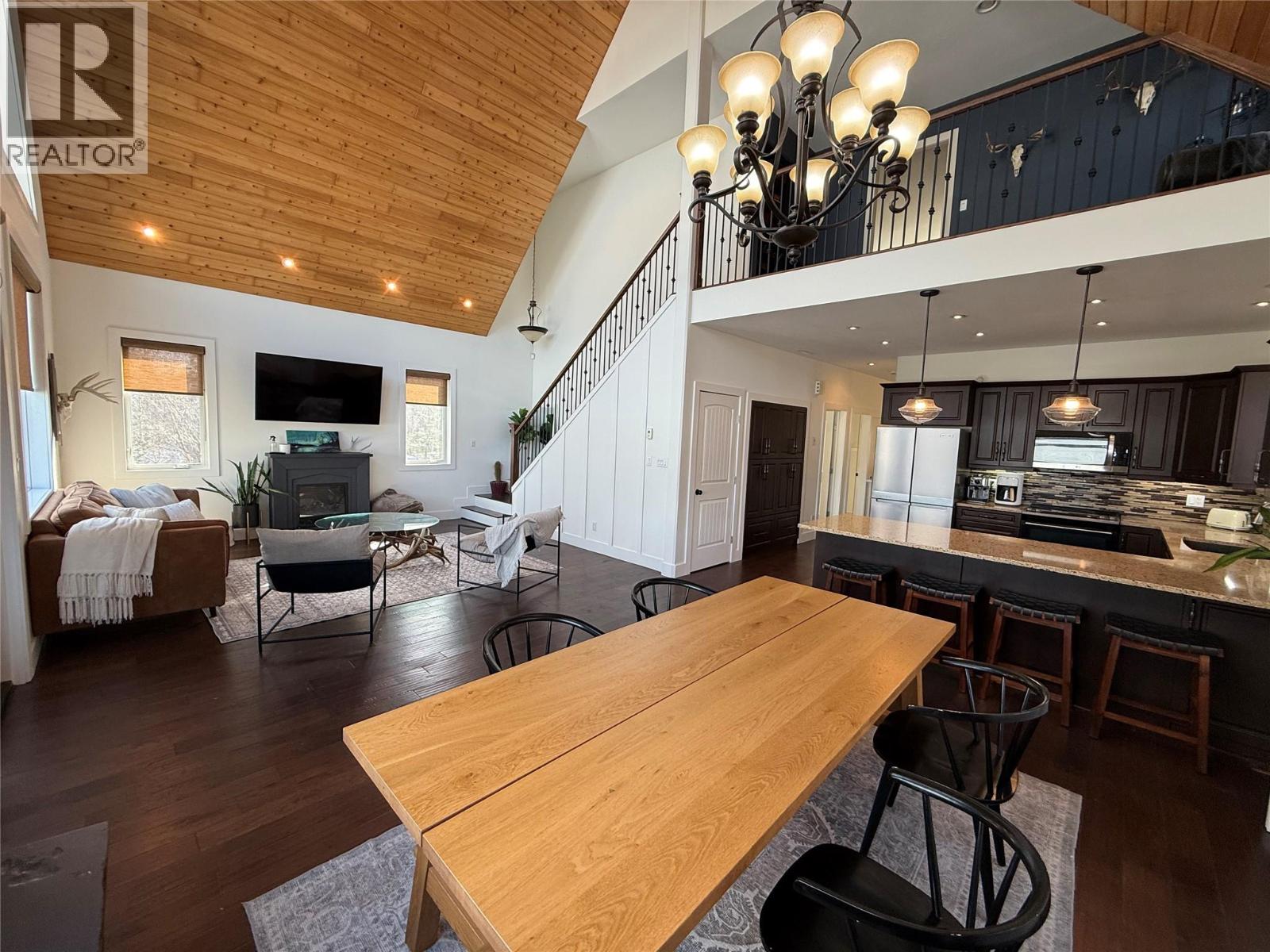 6986 South Moberly Lake Road, Moberly Lake