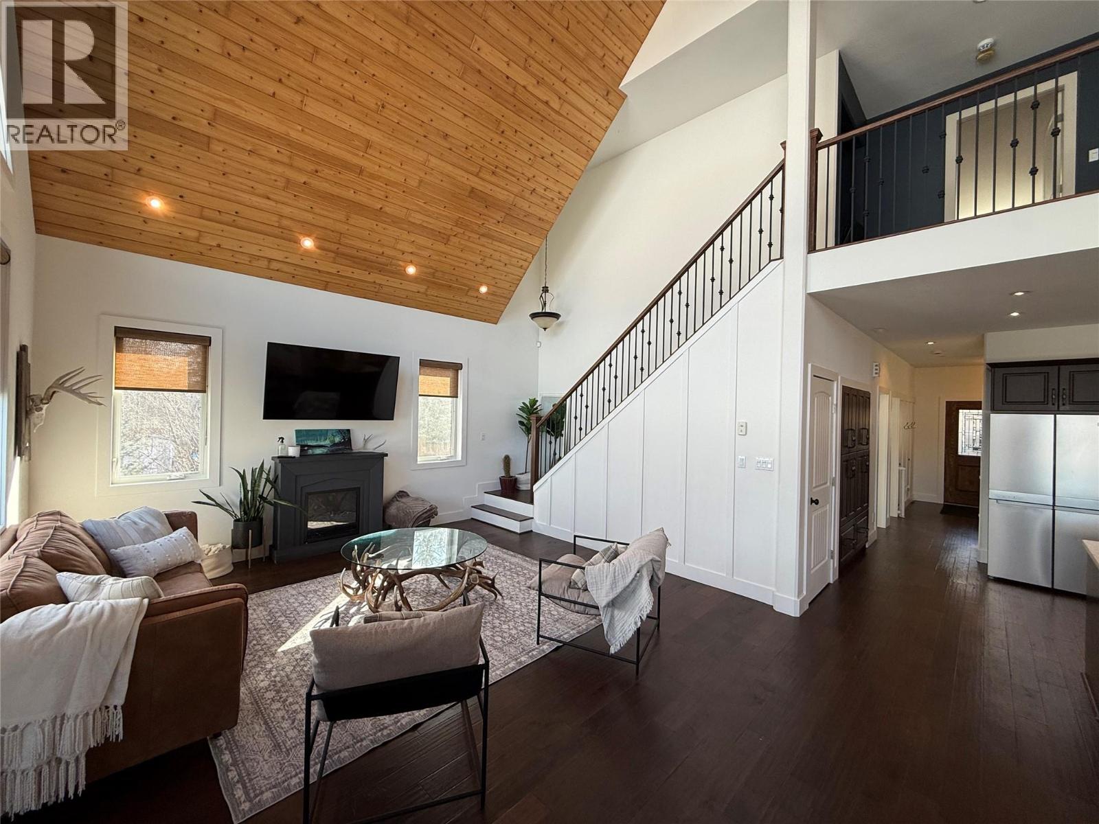 6986 South Moberly Lake Road, Moberly Lake
