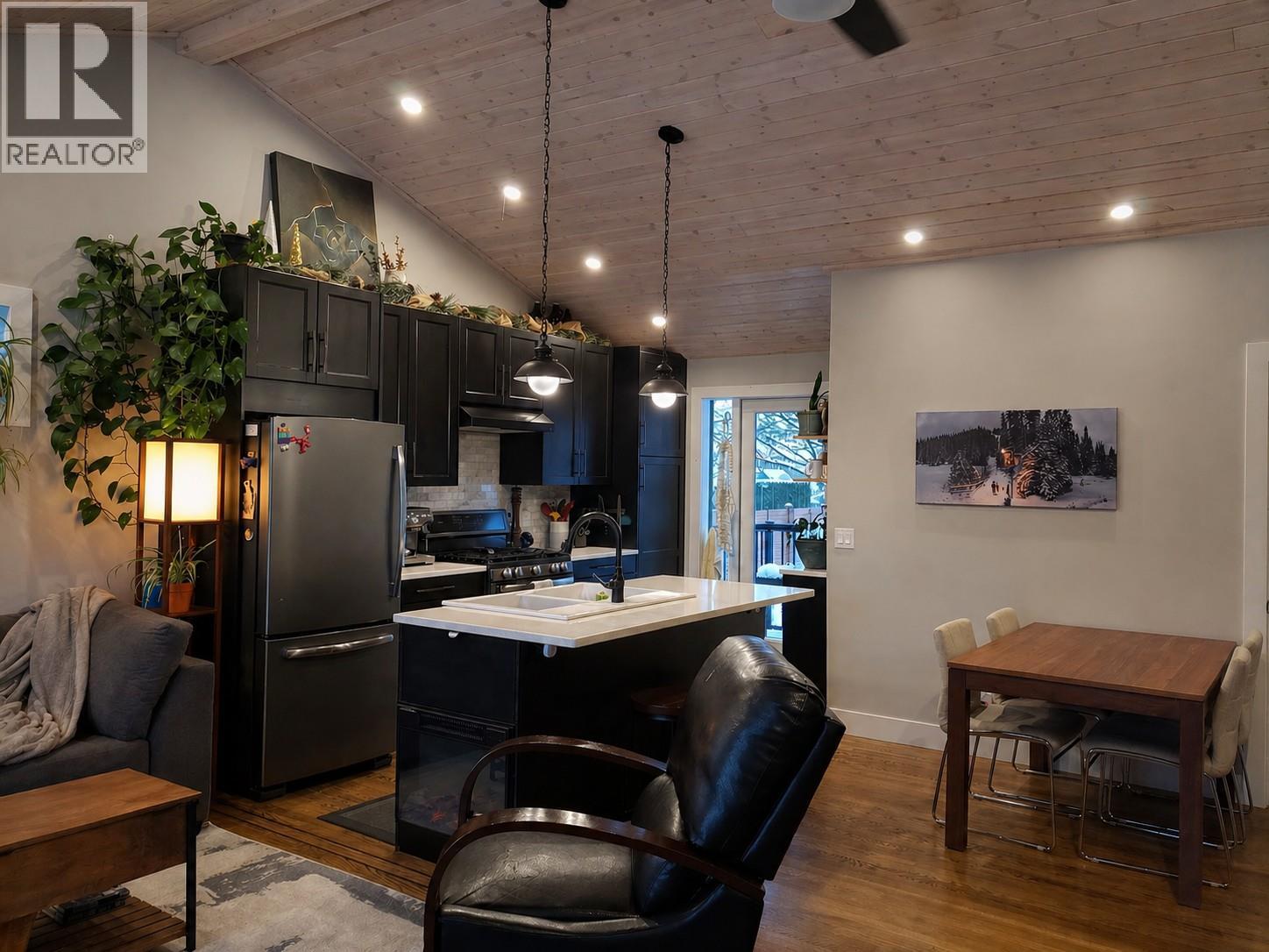 1892 Carruthers Street, Kelowna