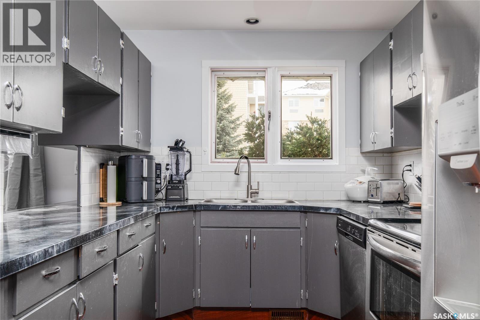 401 Stadacona STREET W - 9