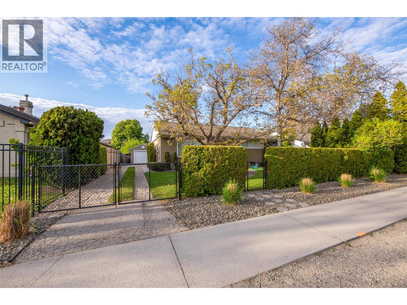 1040 Laurier Avenue, Kelowna