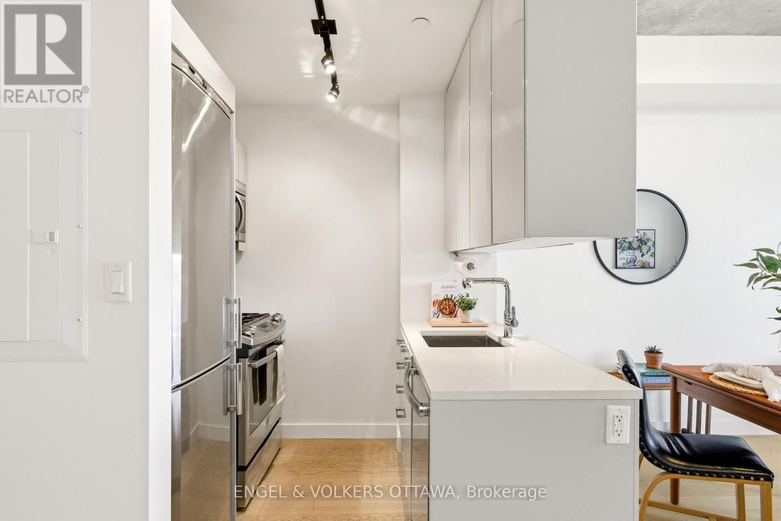 #1004 224 LYON STREET N - 17