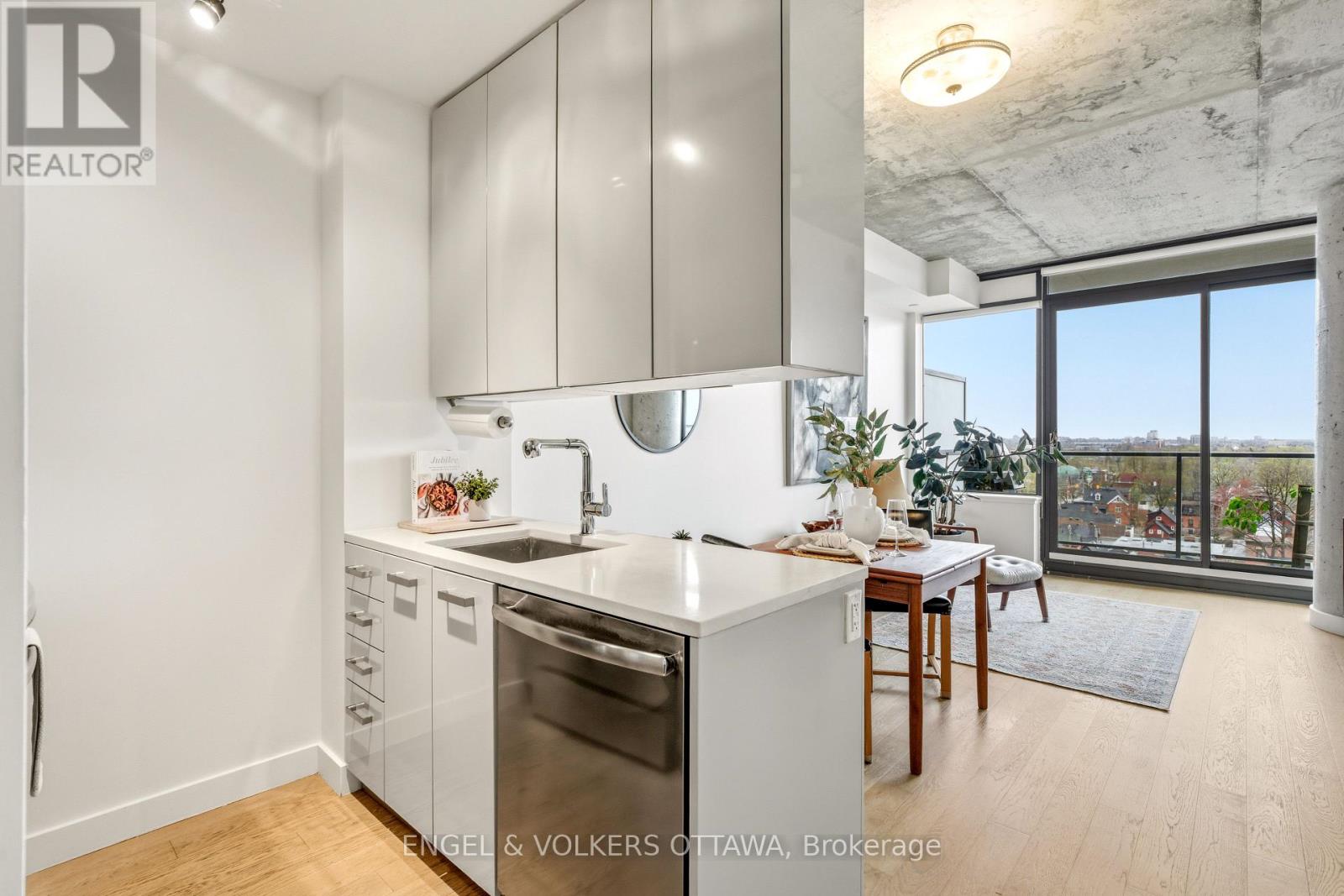 #1004 224 LYON STREET N - 18