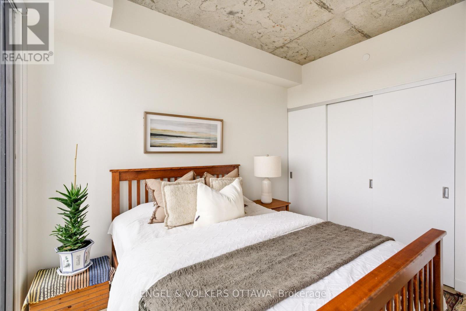 #1004 224 LYON STREET N - 23