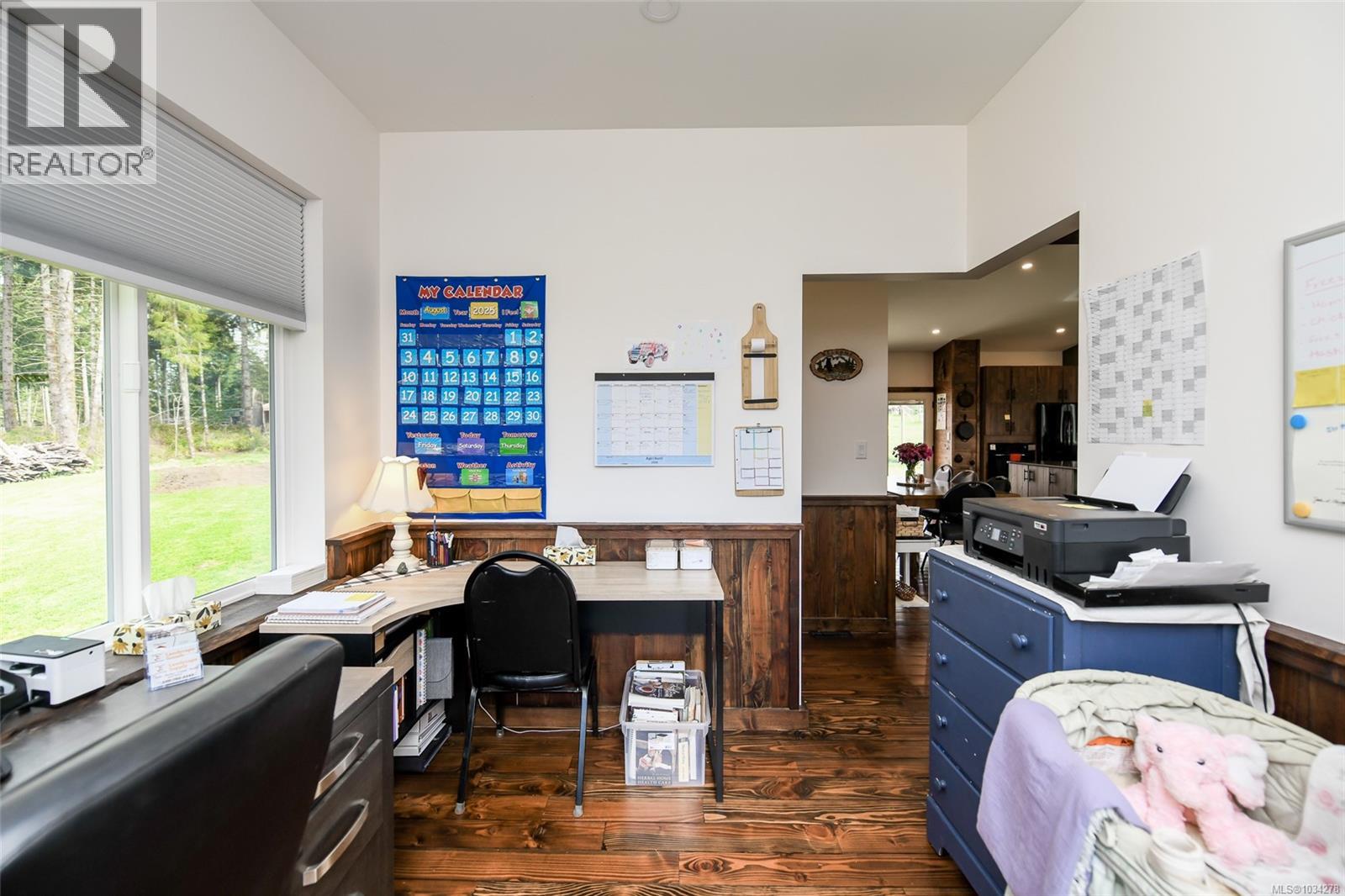 7594 Island Hwy N - 24