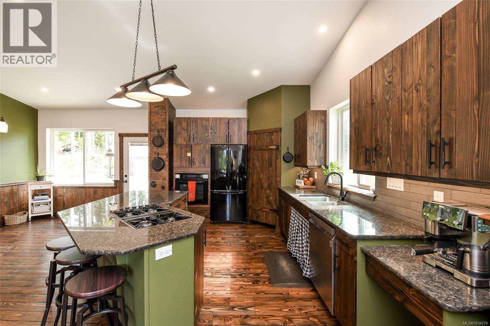 7594 Island Hwy N - 15