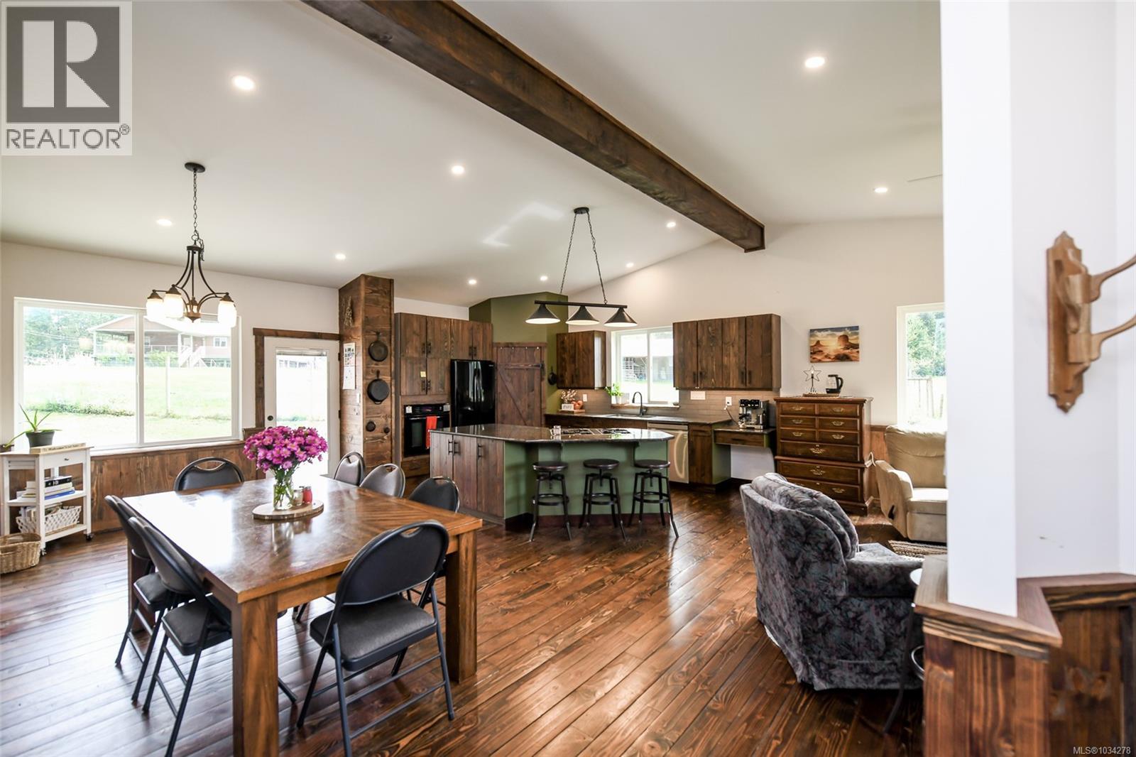 7594 Island Hwy N - 17