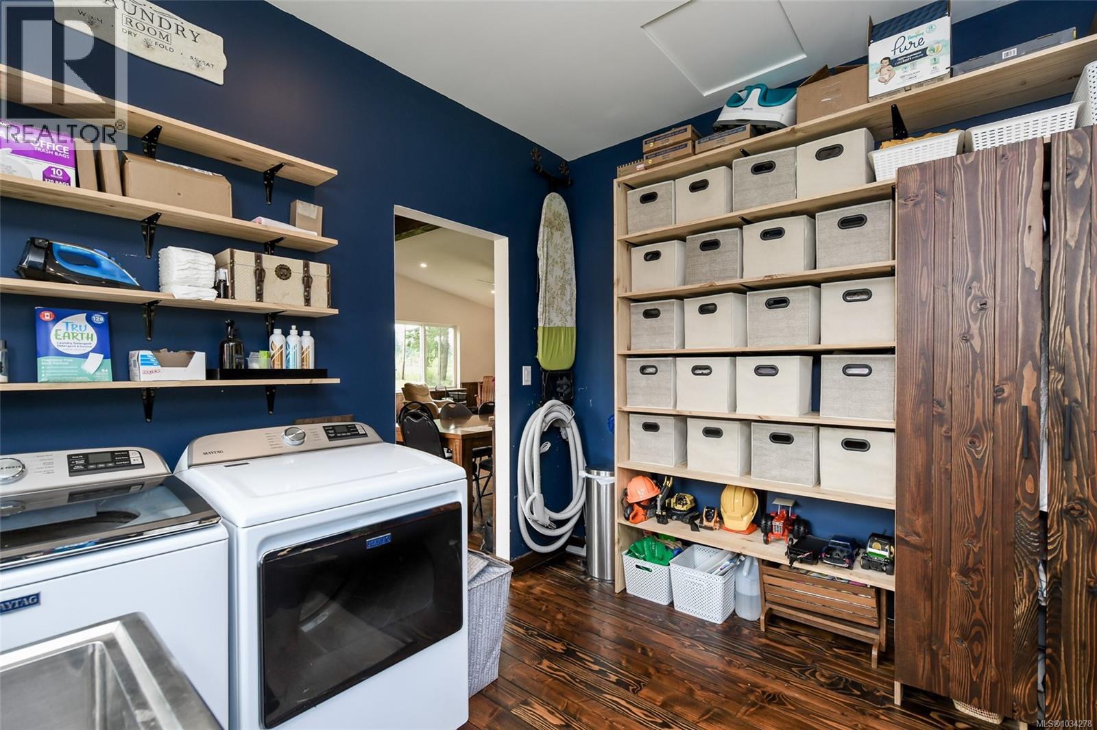 7594 Island Hwy N - 25