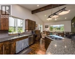 Kitchen - 7594 Island Hwy N, Merville, BC V9N1G3 Photo 16