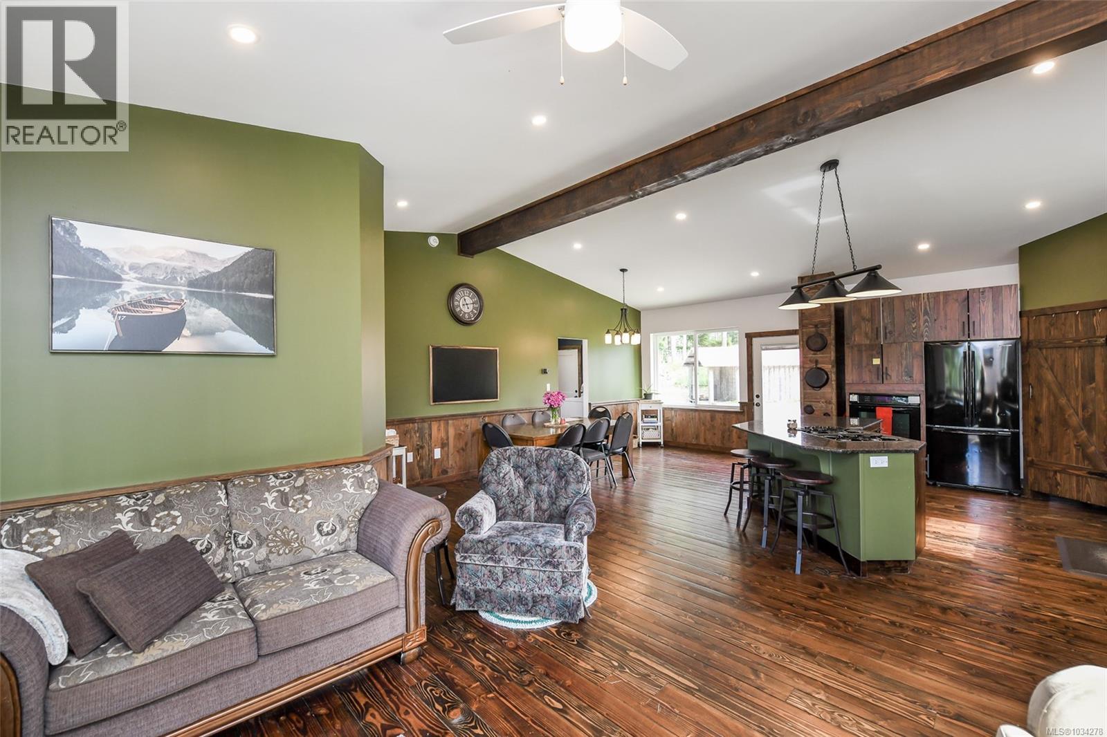 7594 Island Hwy N - 21