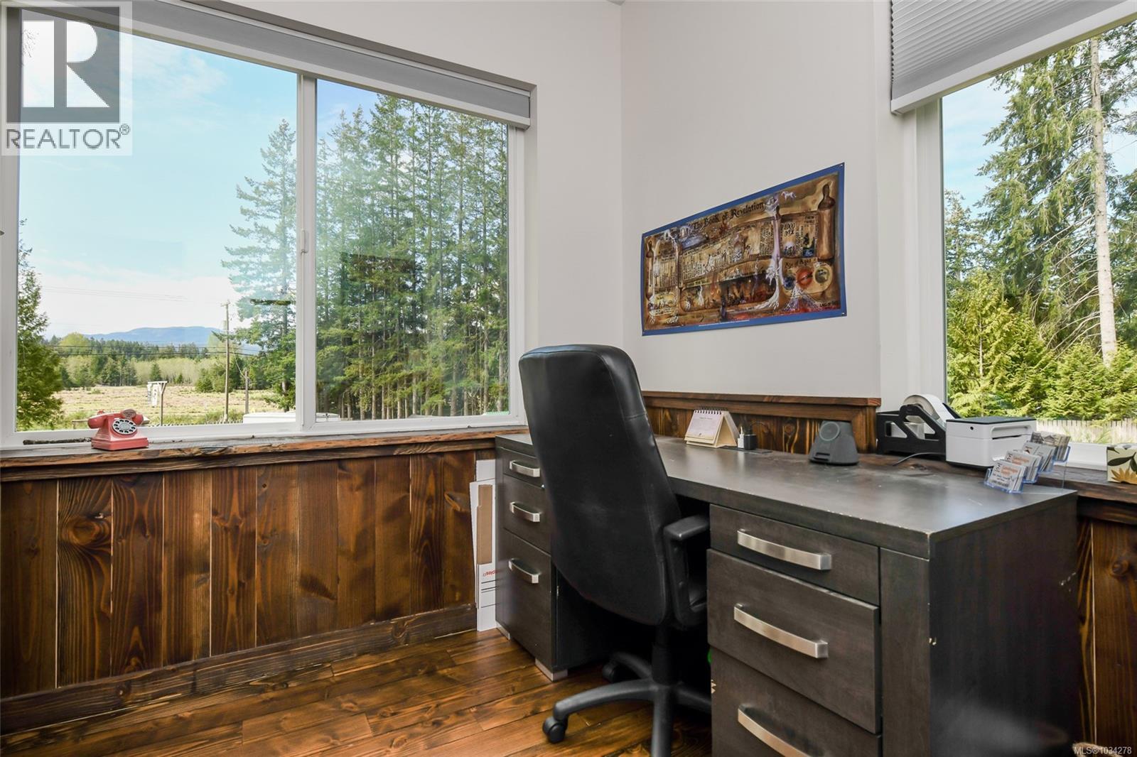 7594 Island Hwy N - 23