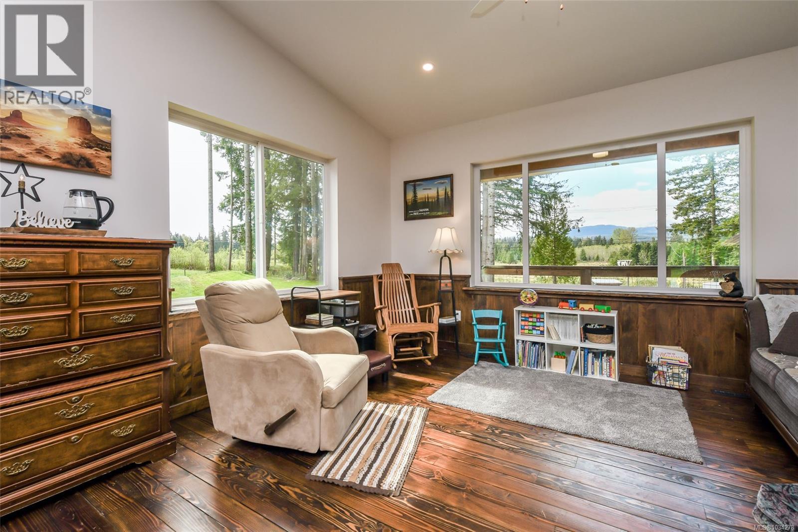 7594 Island Hwy N - 22