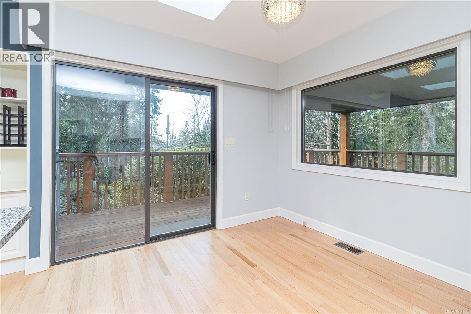 2660 MacDonald Dr E - 23