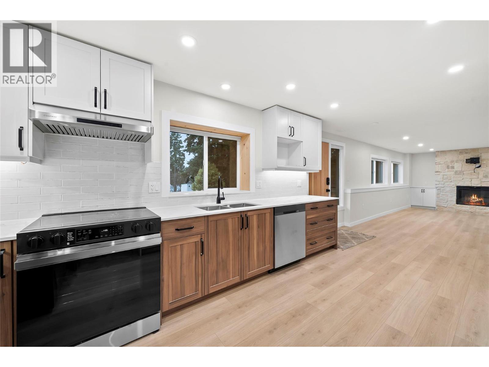2022 Eagle Bay Road, Blind Bay