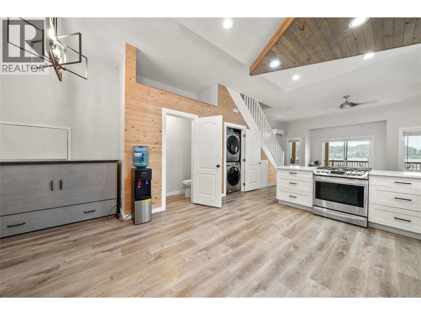 2022 Eagle Bay Road, Blind Bay