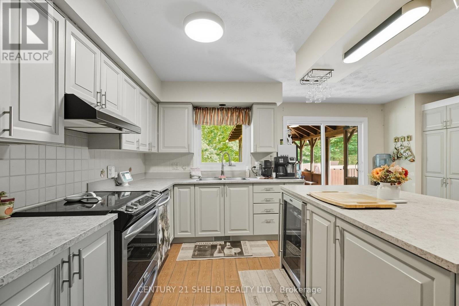 4555 GLEN ROY ROAD - 26