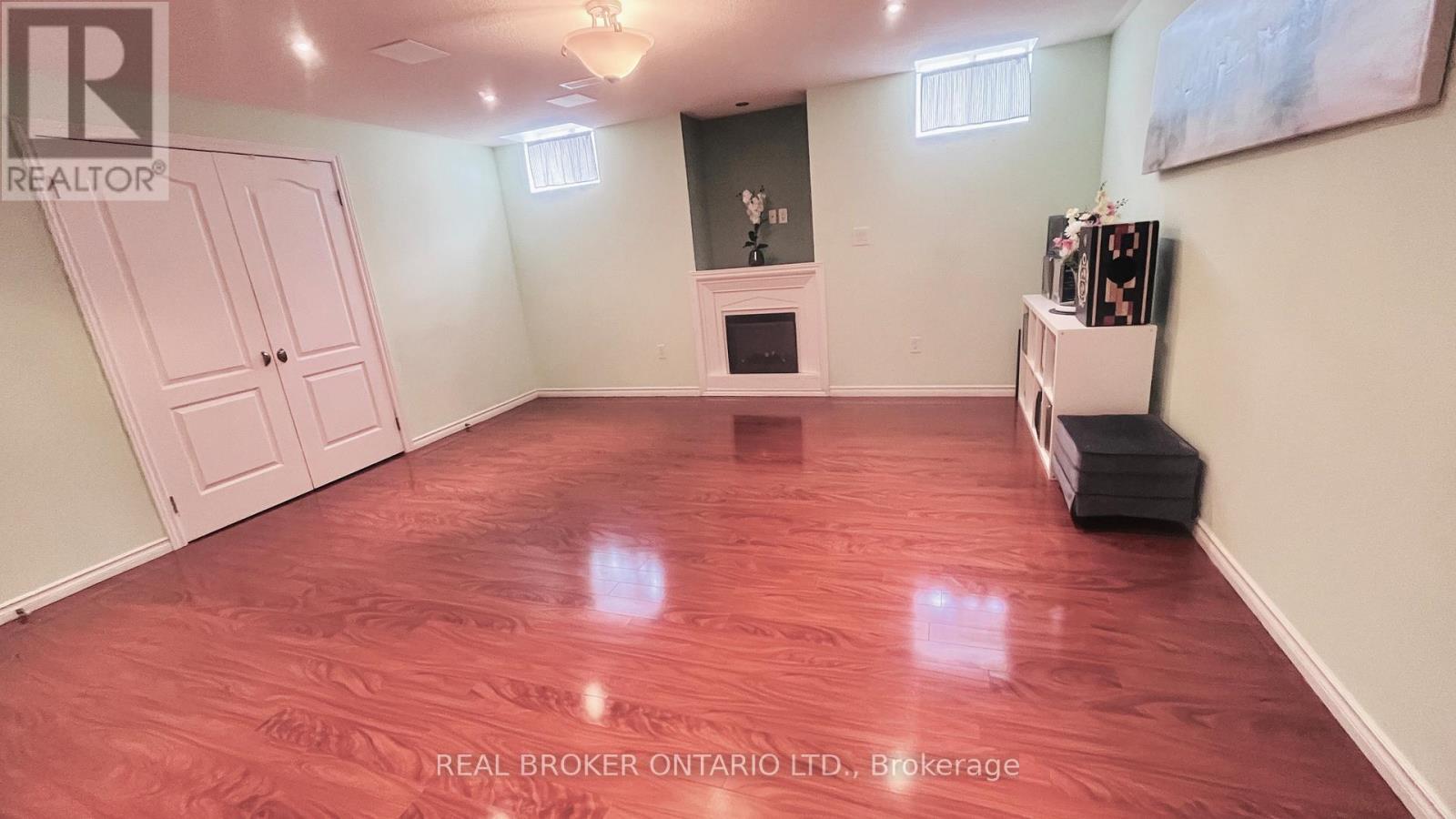 49 COLCHESTER STREET - 40