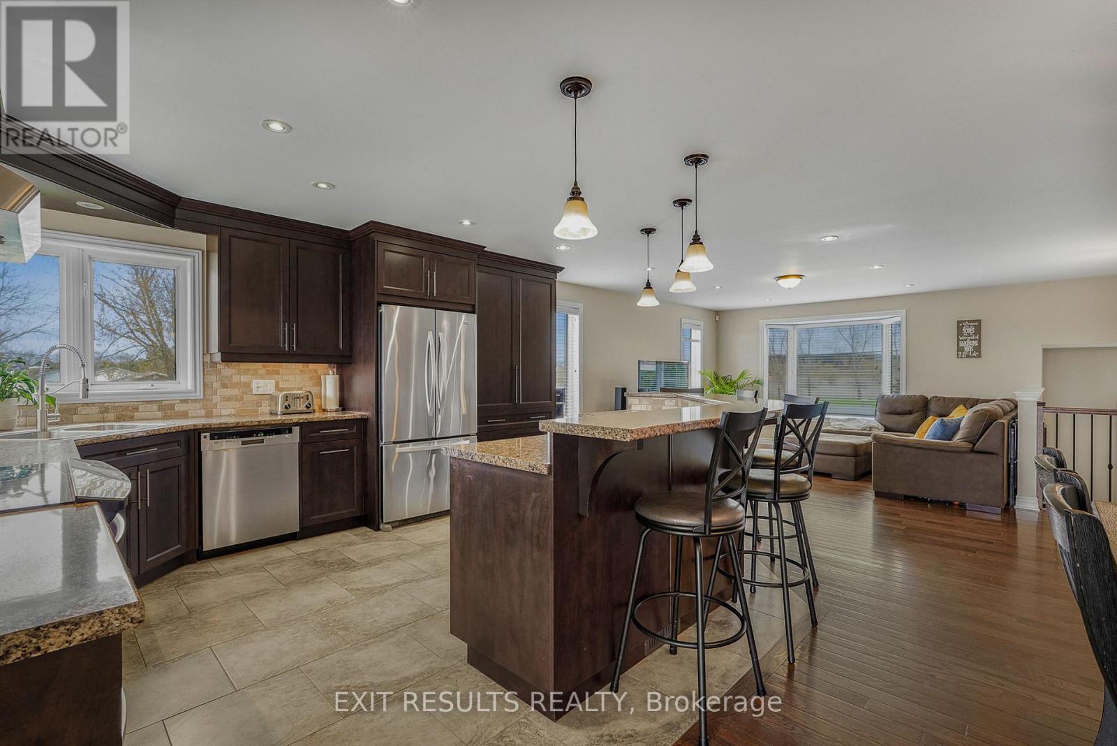 1887 CHAMPLAIN STREET E - 13