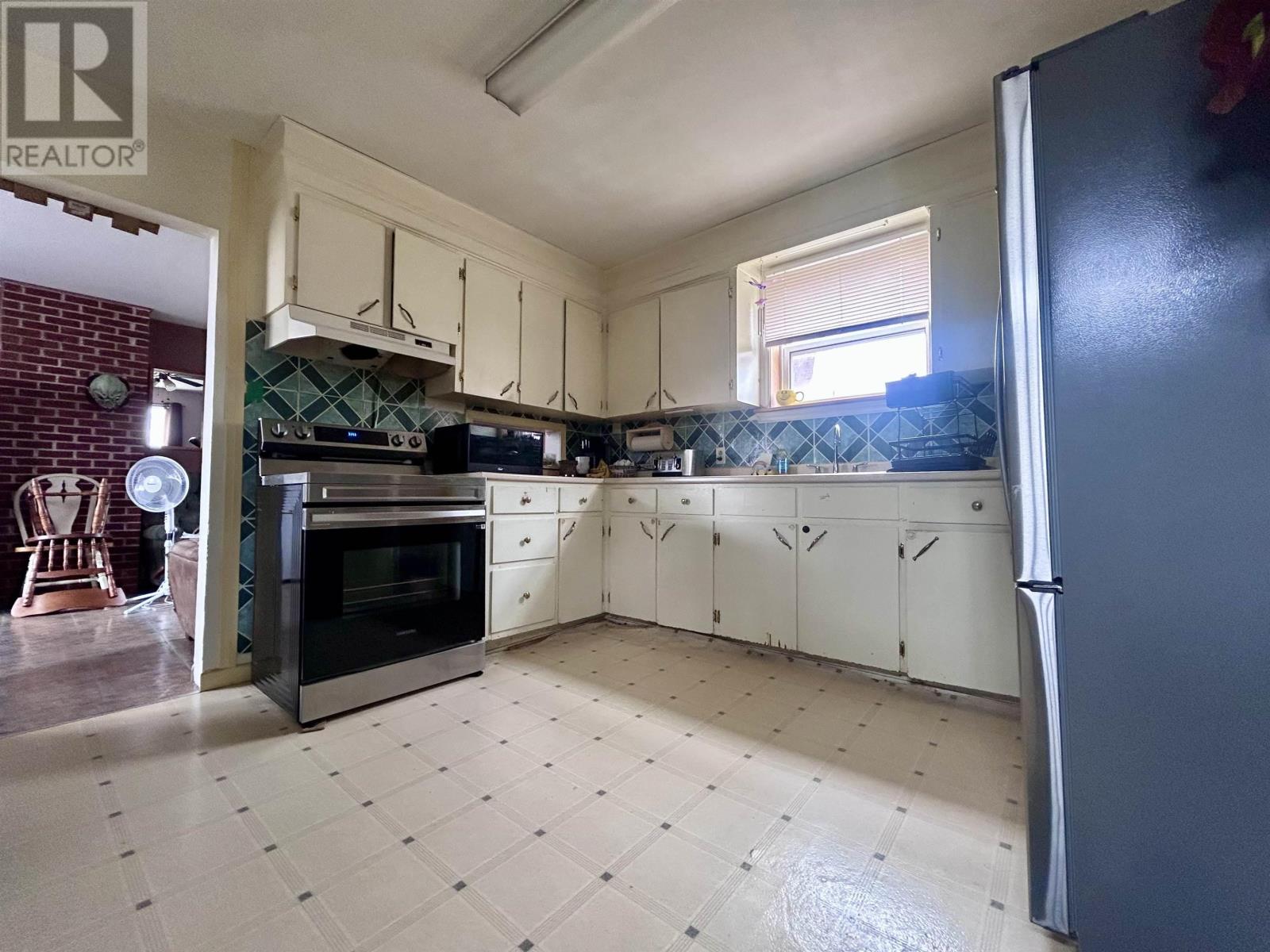 Property 7 of 17 of 10 Weir Avenue