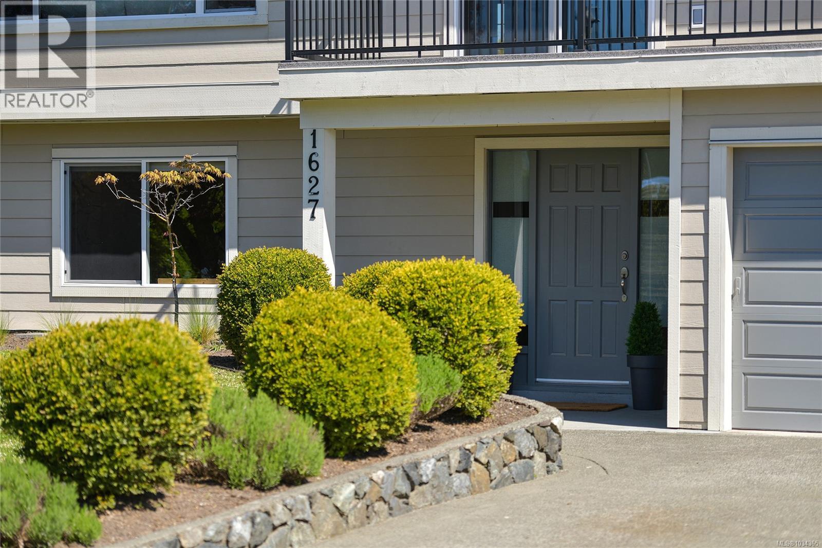  1627 Hybury Place, Saanich