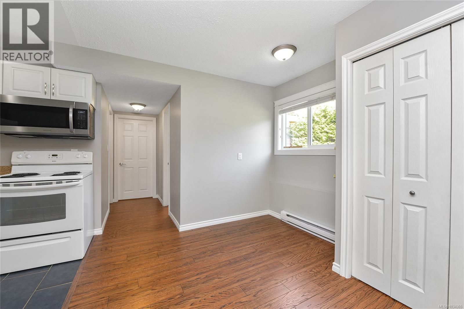  1627 Hybury Place, Saanich
