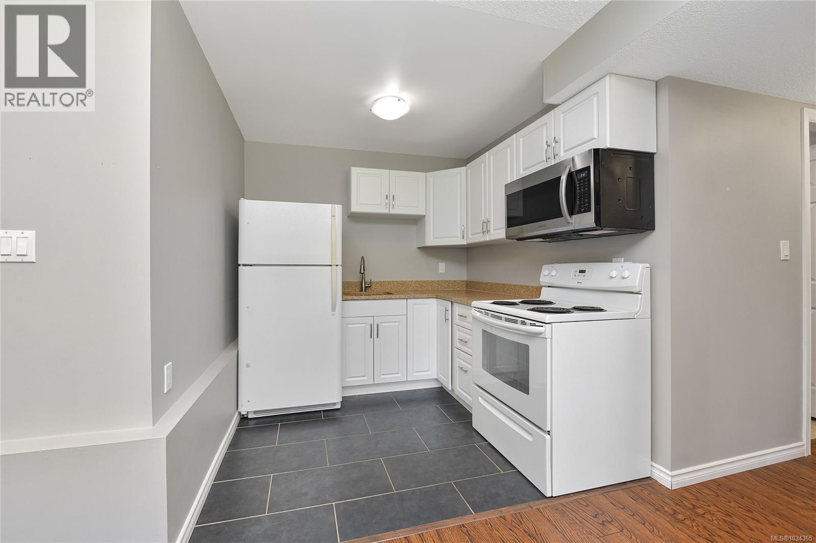  1627 Hybury Place, Saanich