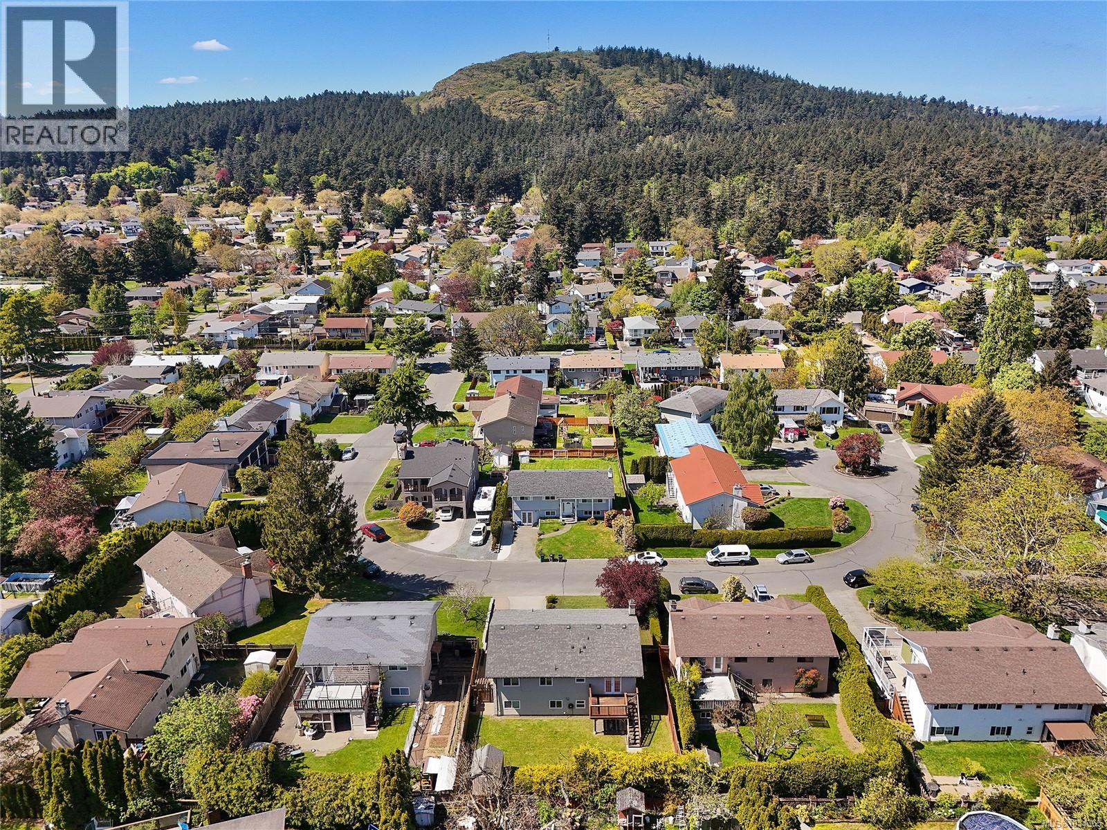  1627 Hybury Place, Saanich