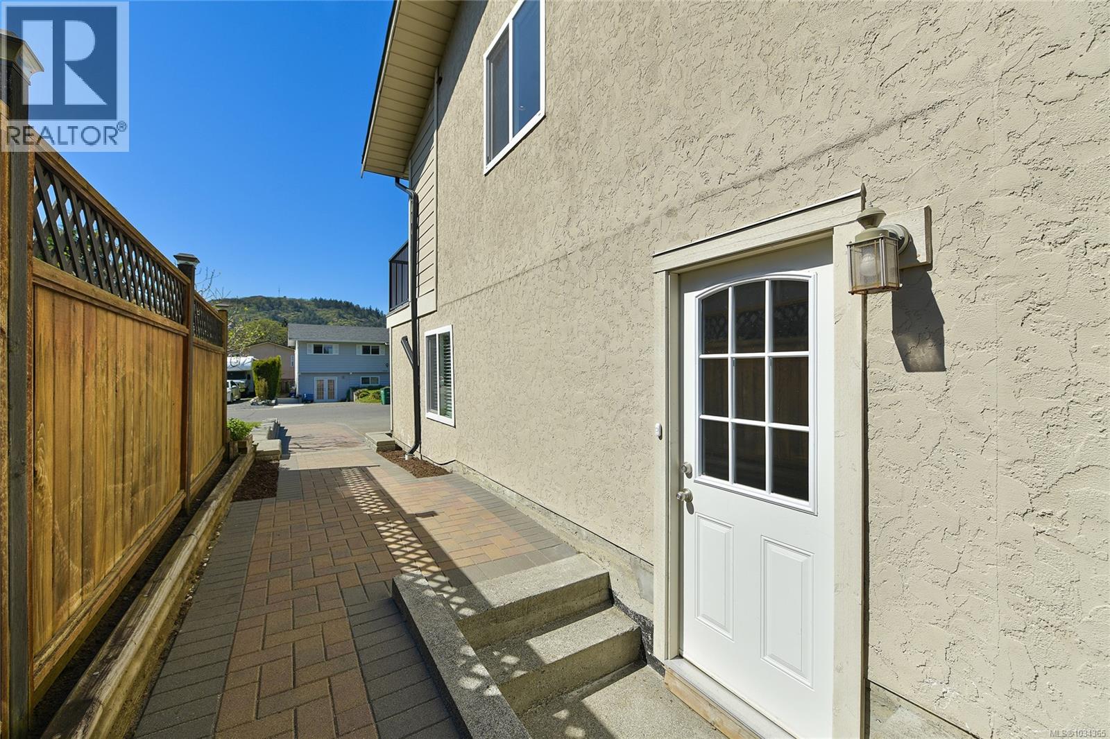  1627 Hybury Place, Saanich