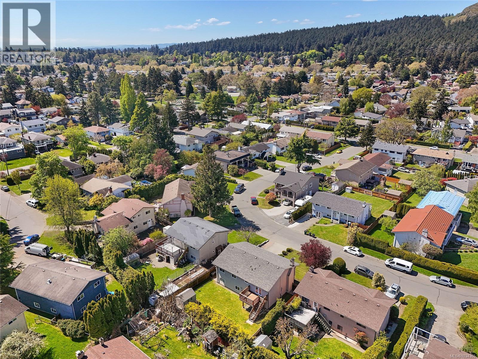  1627 Hybury Place, Saanich