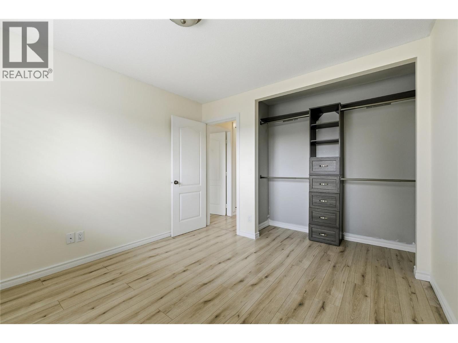 877 Tataryn Road, Kelowna