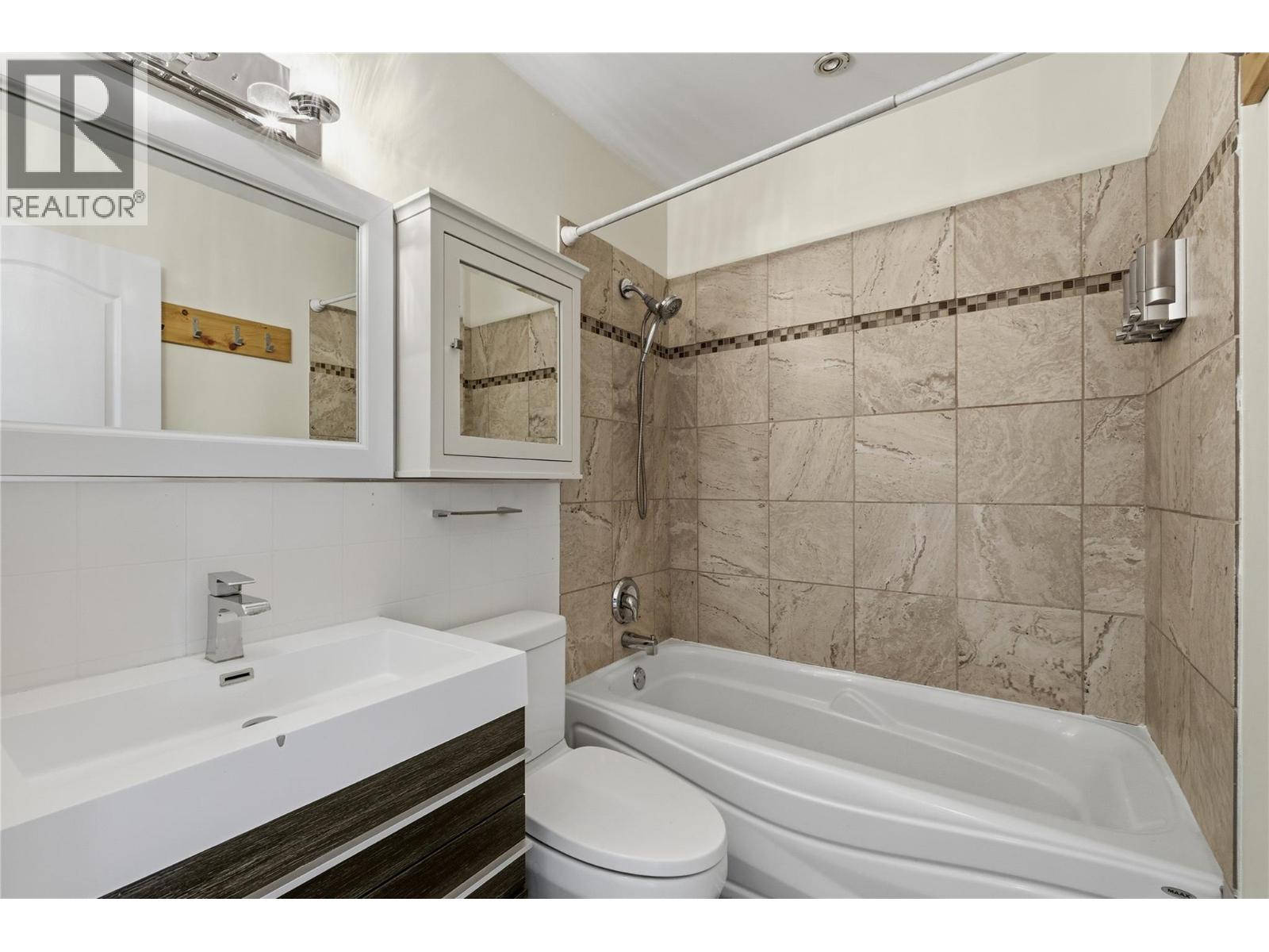 877 Tataryn Road, Kelowna