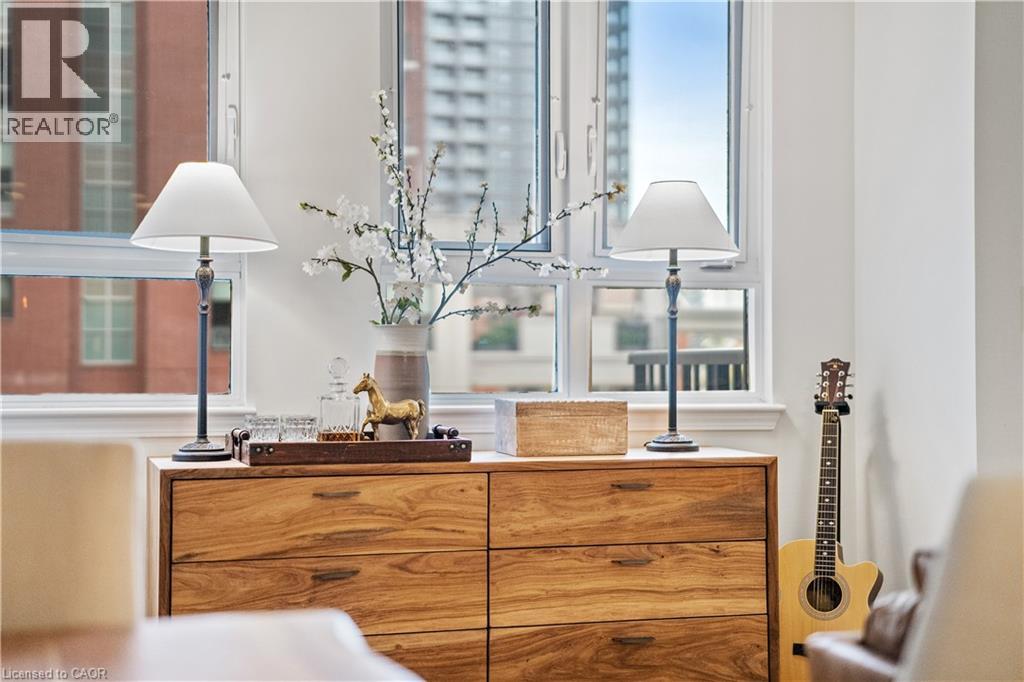 399 ELIZABETH Street Unit# 208, Burlington, Ontario, L7R0A4 — Photo 12