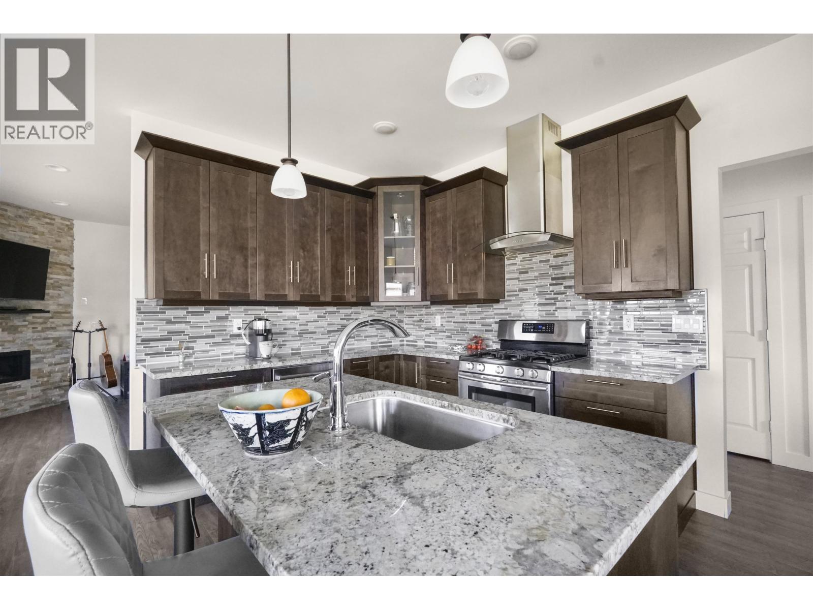 34 WOZNEY STREET - Image 2