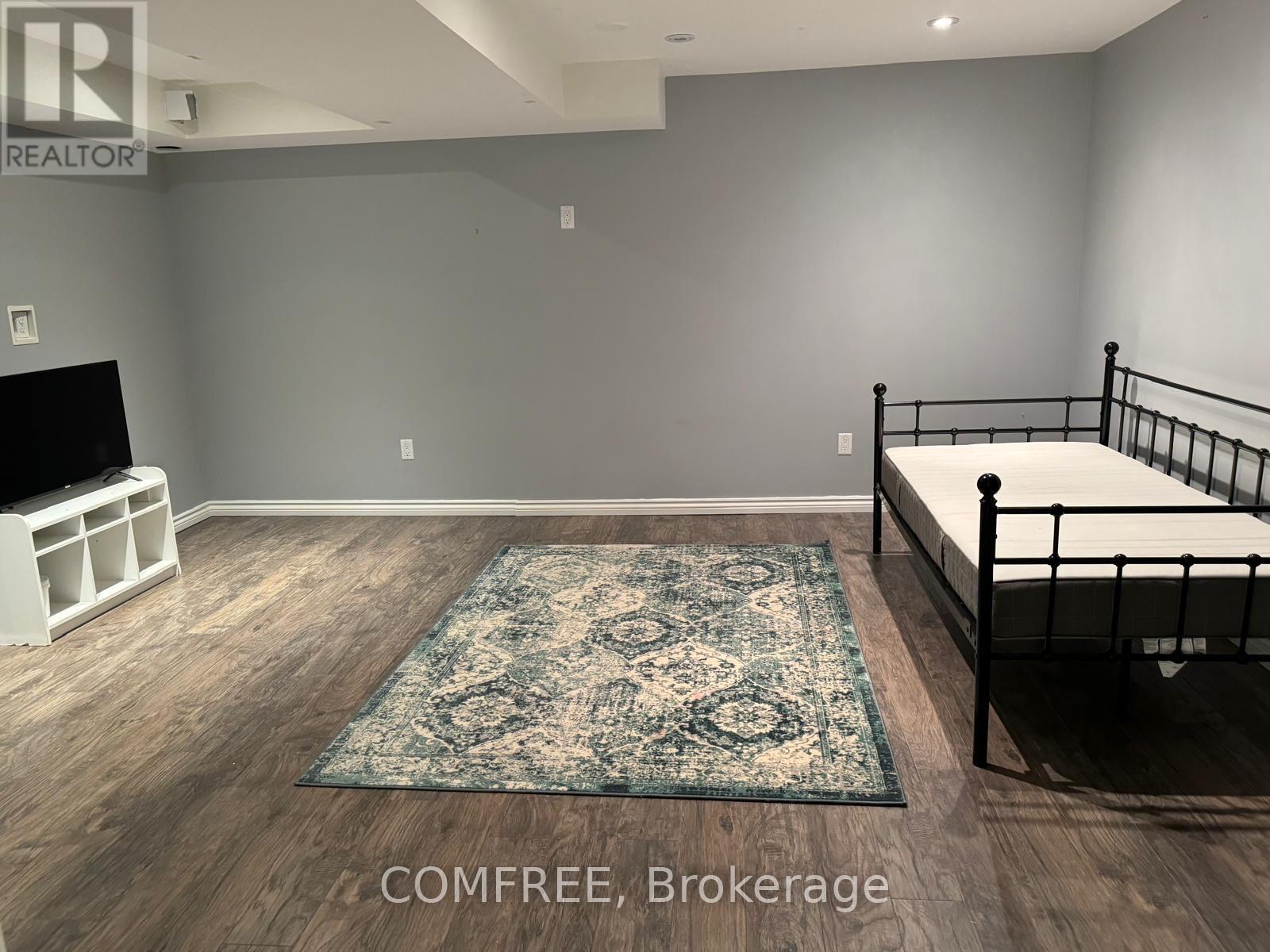 1450 RENNIE STREET - 23