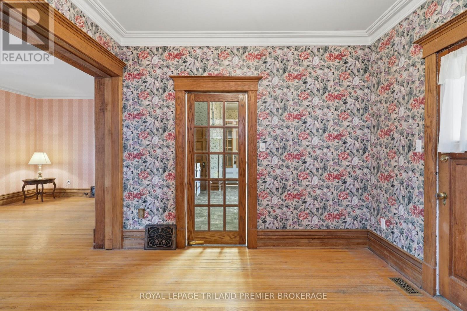 238 RIDOUT STREET S - 7