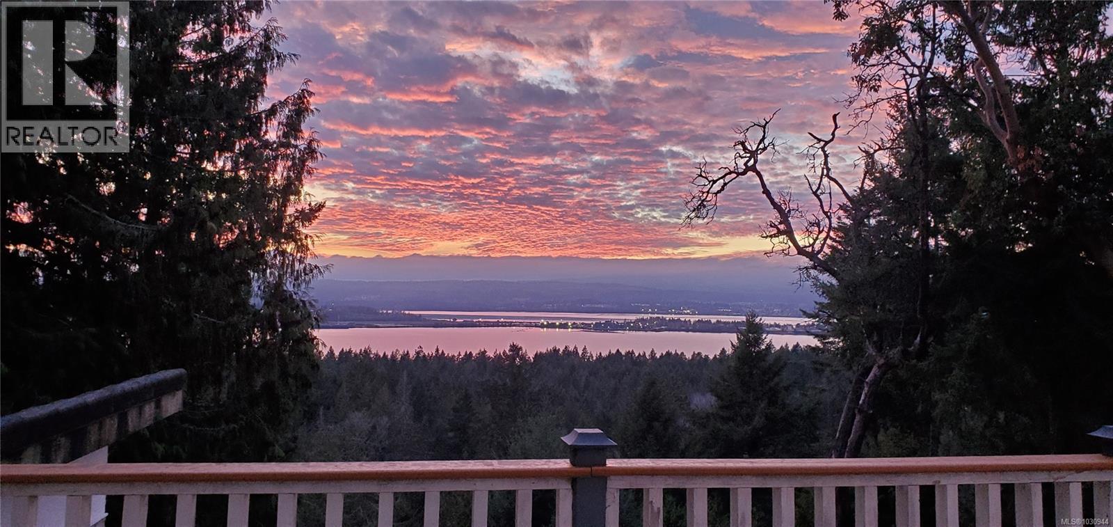 1059 Pat Burns Ave, Gabriola Island