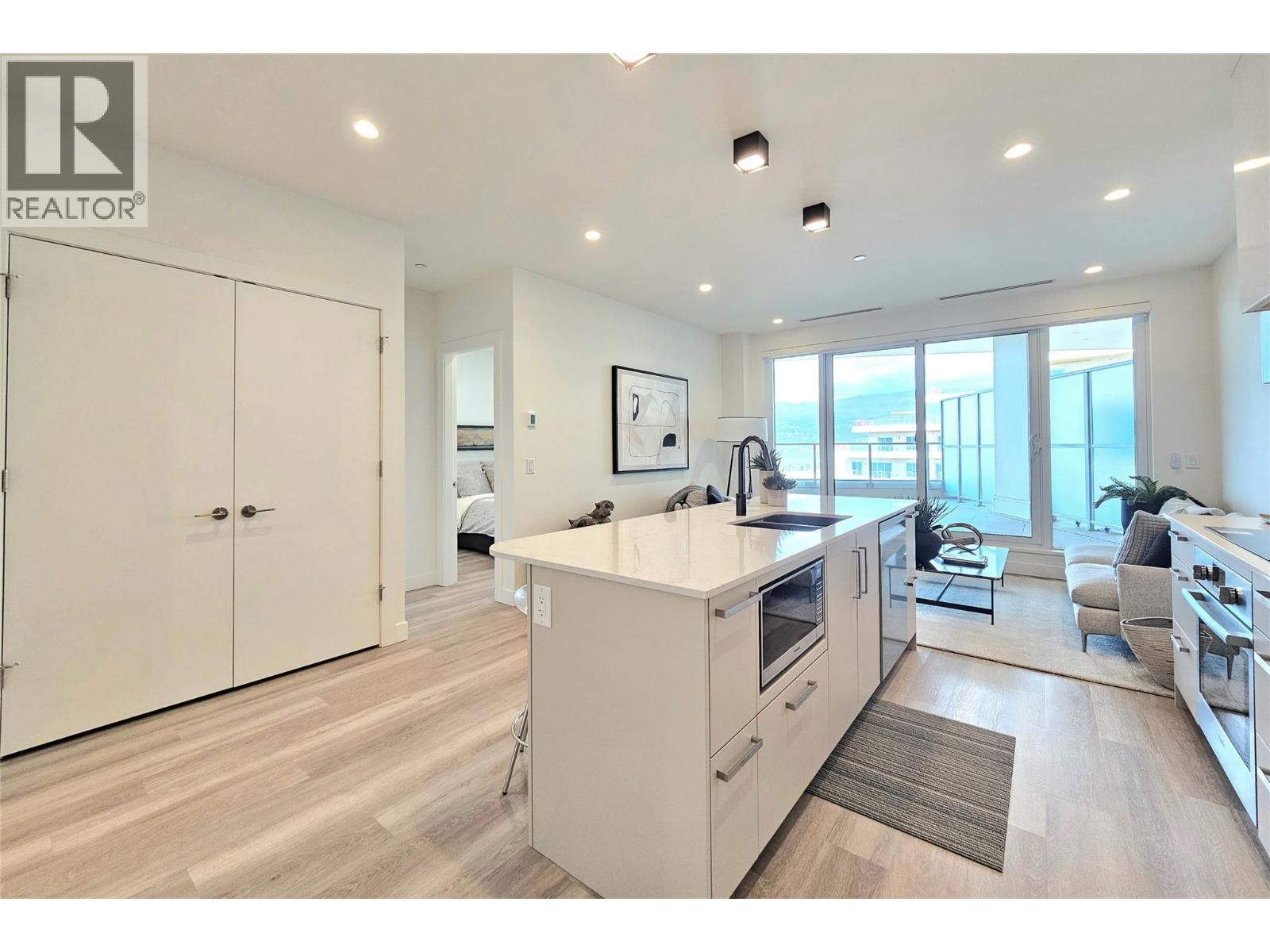 #802 3340 Lakeshore Road - 8