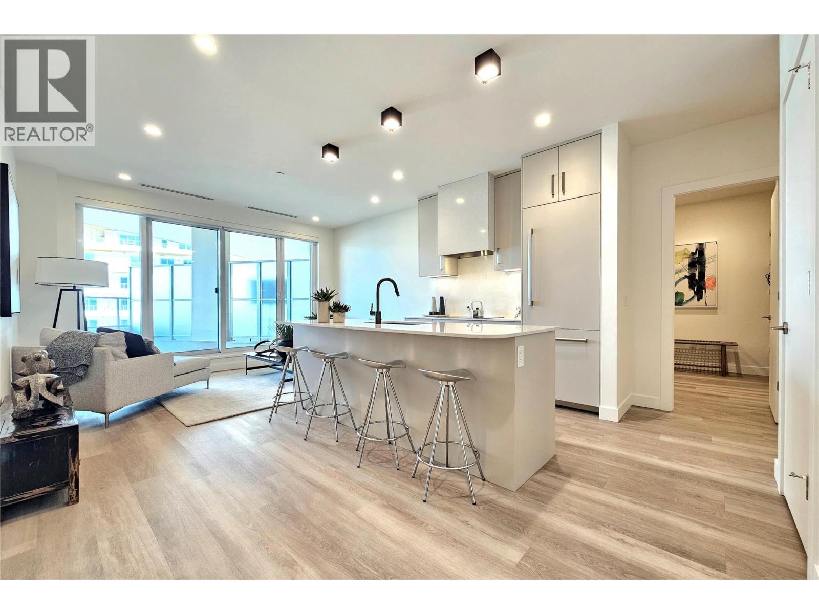 #802 3340 Lakeshore Road - 9