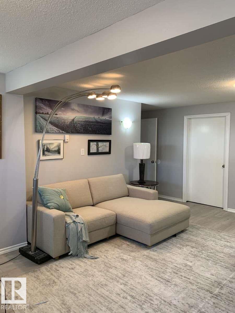83 Lorraine CR, St. Albert